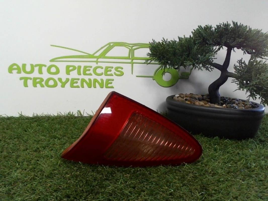 Luz trasera secundaria derecha (luces)