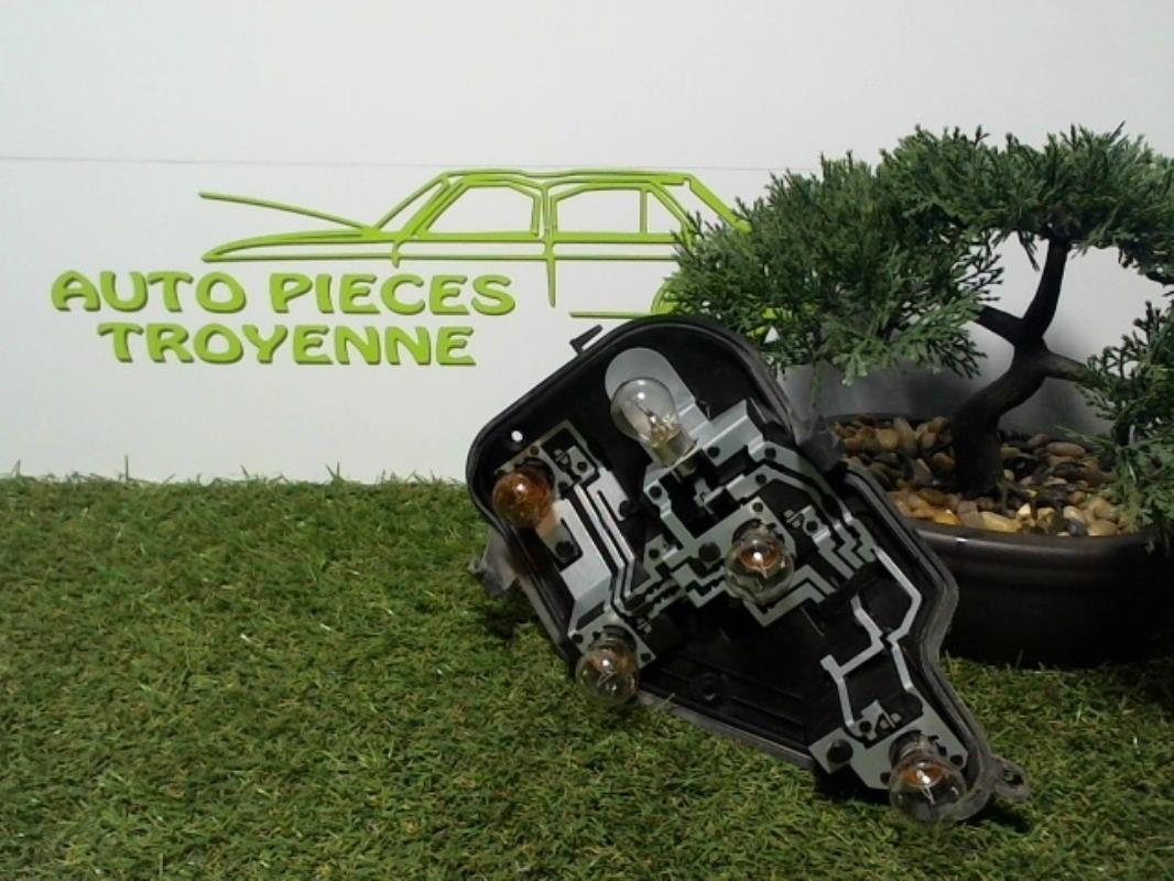 Base portalampade fanale posteriore destro