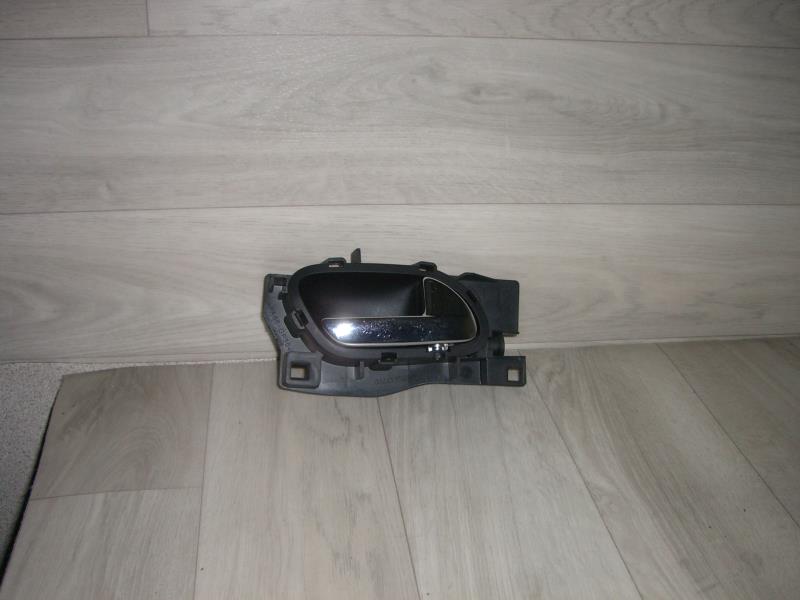 Poignee interieur avant droit
