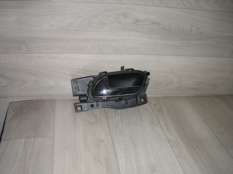 Poignee interieur avant gauche