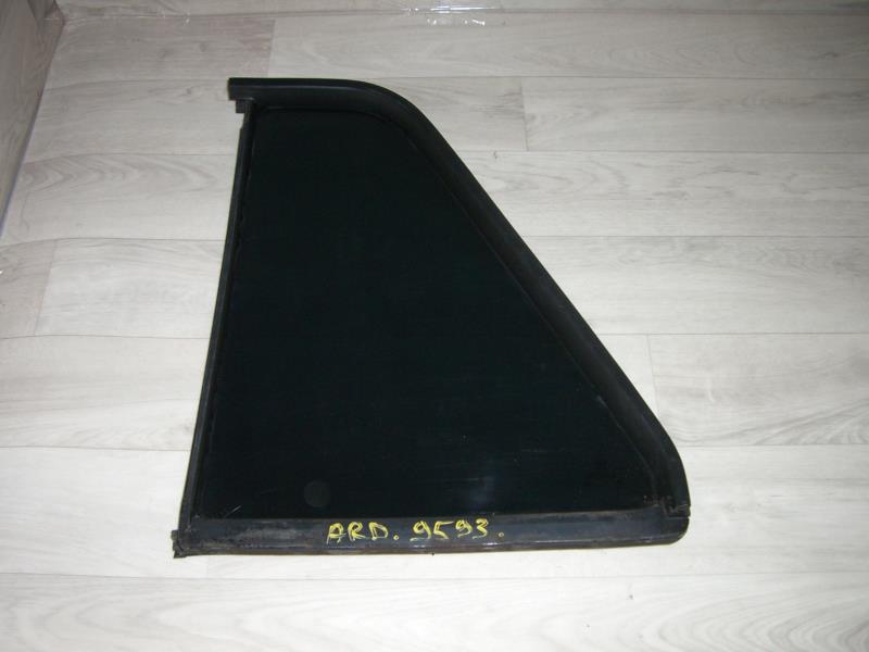 Ventanilla triangular trasera derecha (puerta)