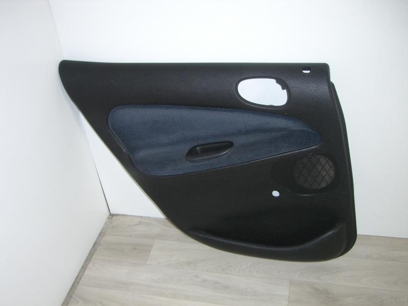 Panel de puerta trasera izquierda