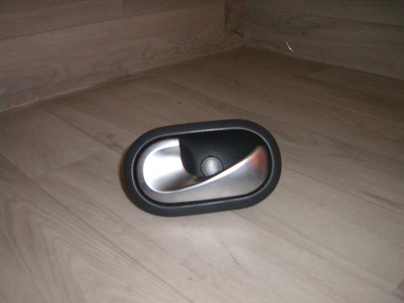 Poignee interieur avant gauche