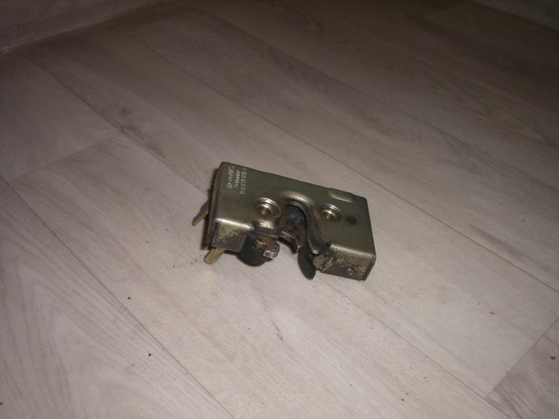 Cerradura delantera derecha