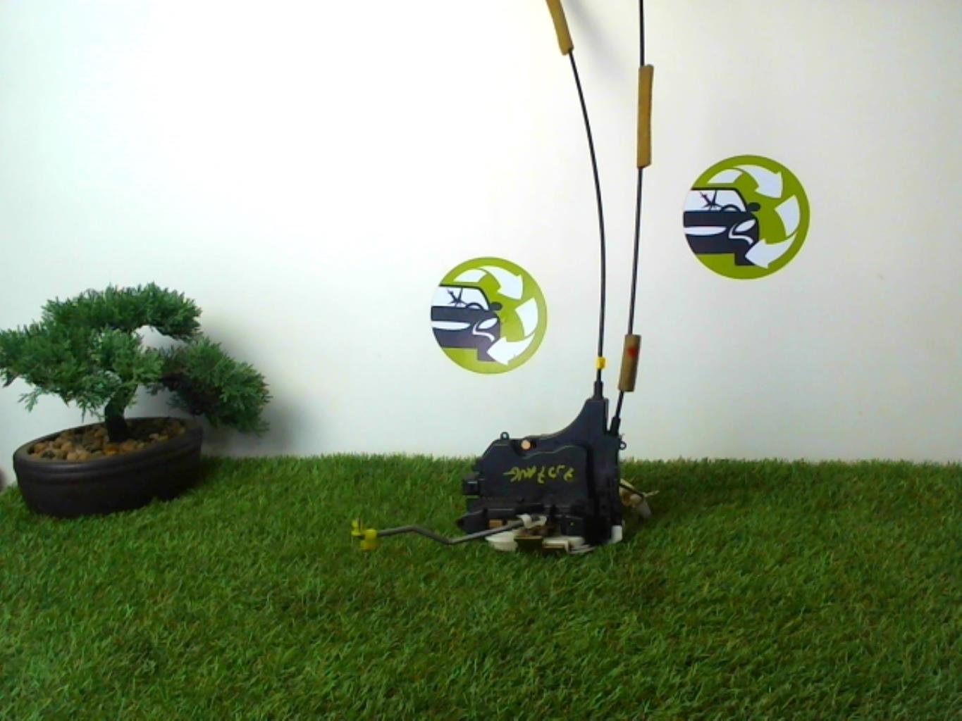 Cerradura delantera izquierda