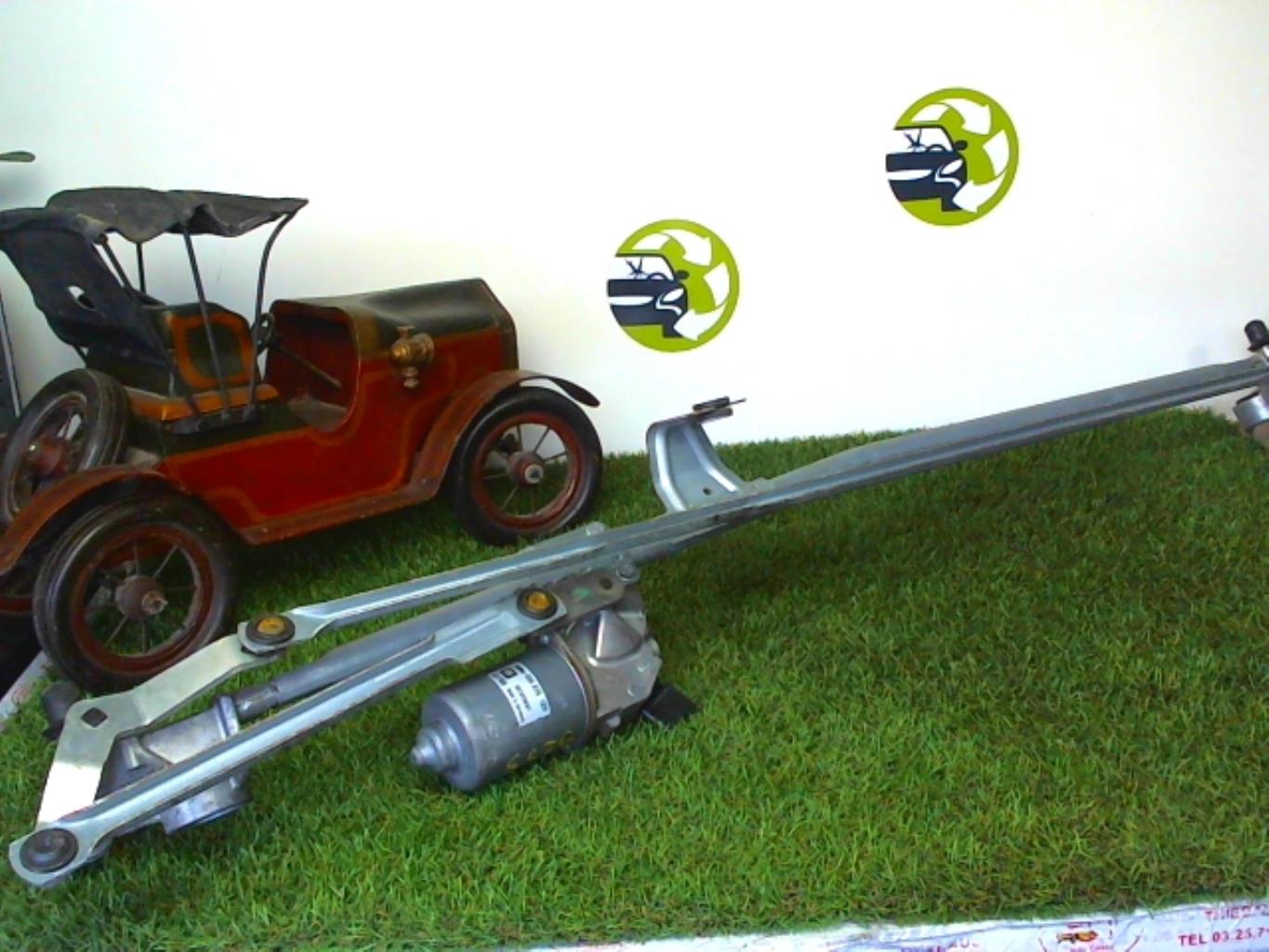 Moteur essuie glace avant