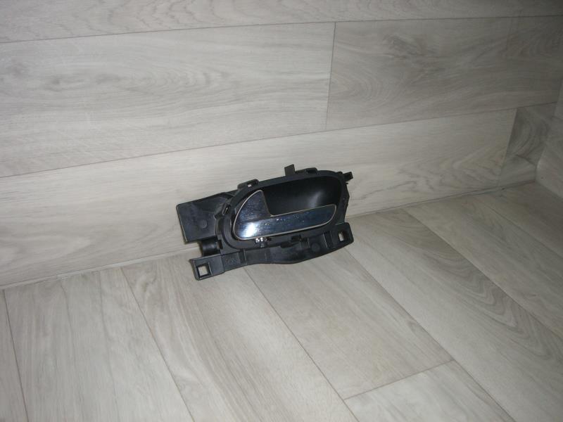 Poignee interieur avant gauche