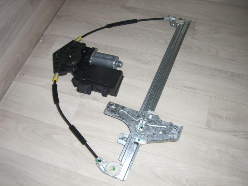 Custode avant gauche (porte)