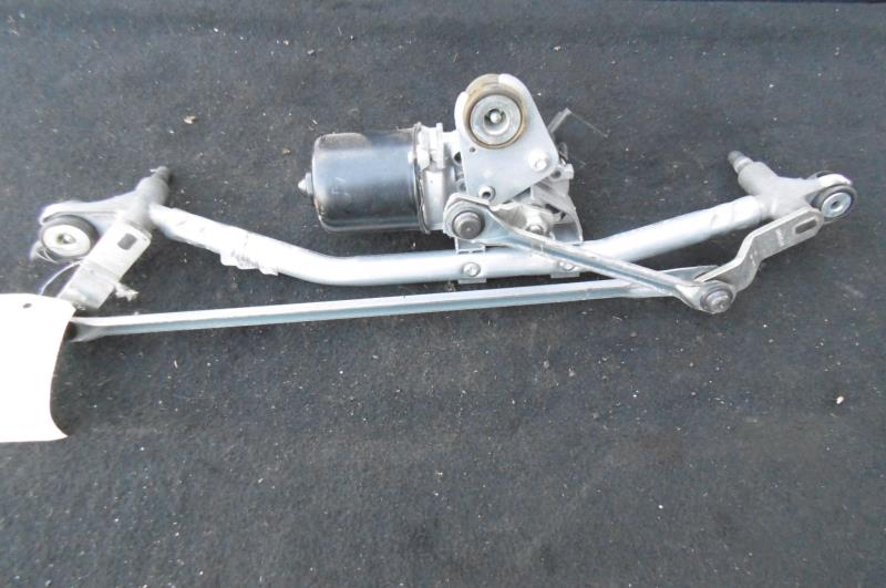 Moteur essuie glace avant