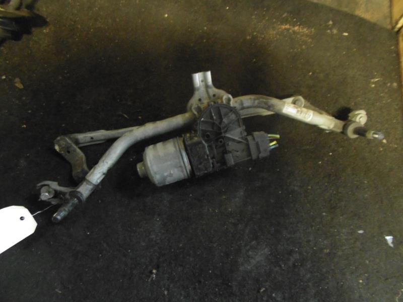 Moteur essuie glace avant