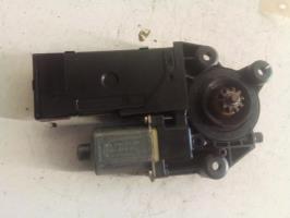 Moteur essuie glace avant