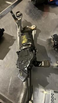 Moteur essuie glace avant