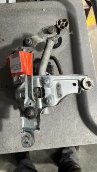Moteur essuie glace avant droit