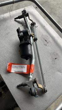 Moteur essuie glace avant