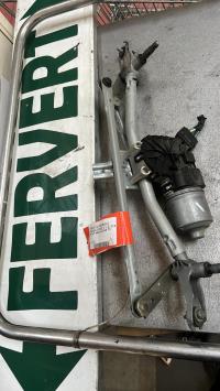 Moteur essuie glace avant