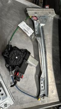Leve vitre electrique avant gauche