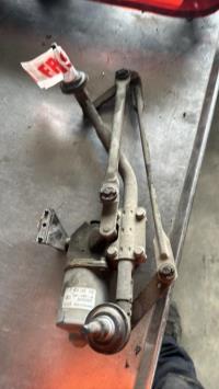 Moteur essuie glace avant