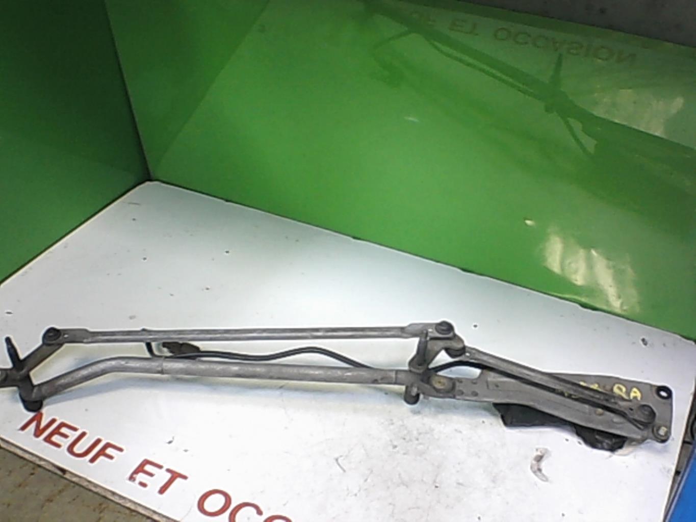 Moteur essuie glace avant