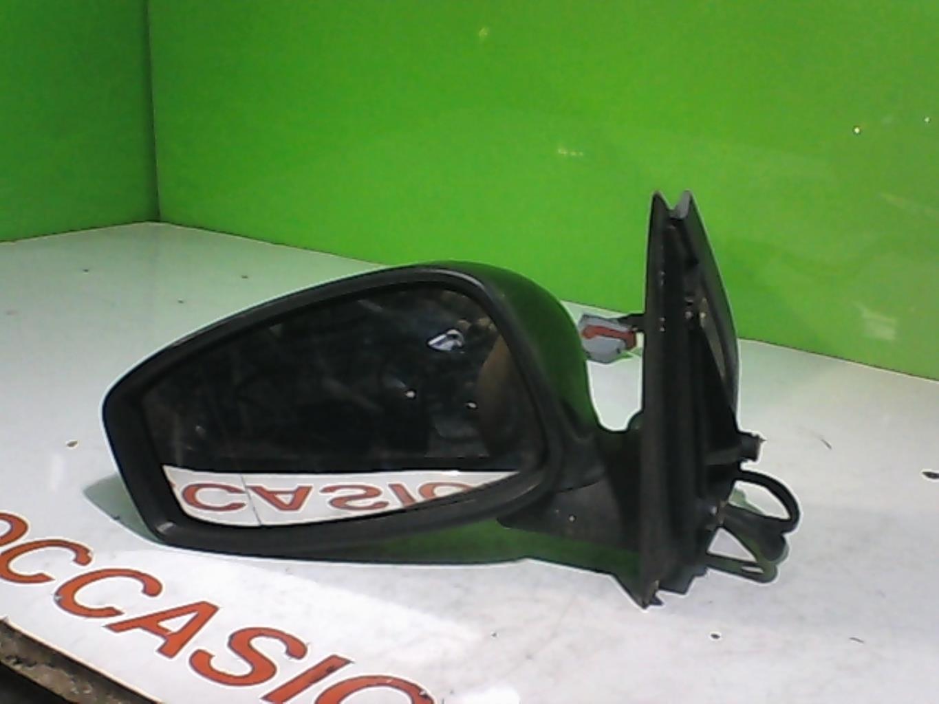 Retrovisor izquierdo