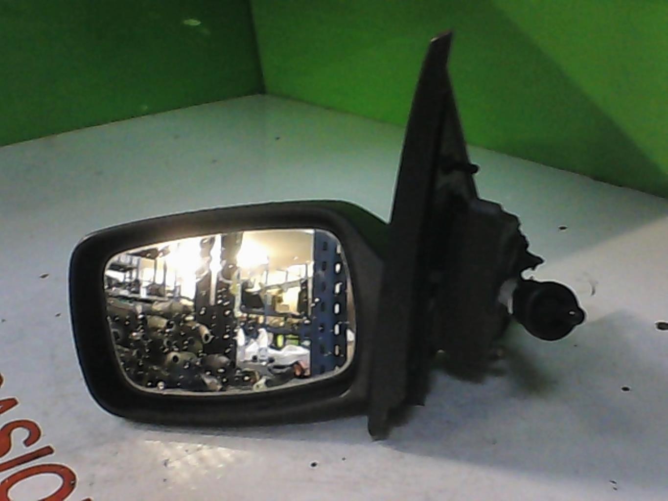 Retrovisor izquierdo