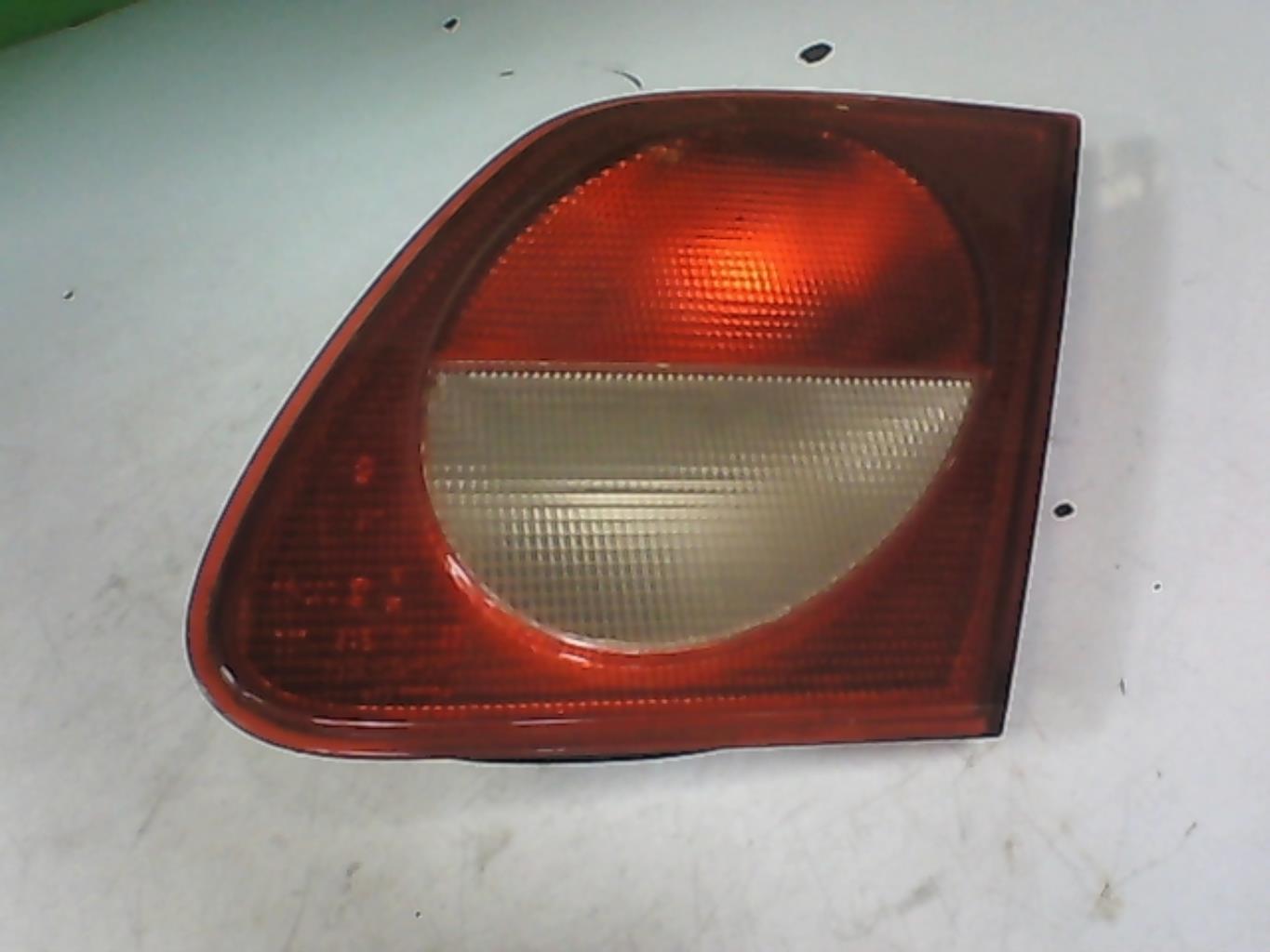 Feu arriere secondaire droit (feux)