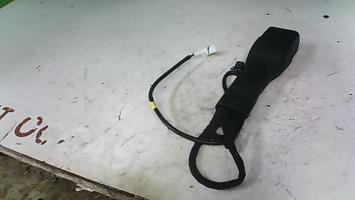 Attache ceinture avant gauche