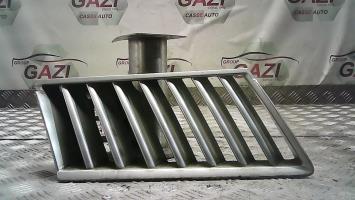 Grille de calandre gauche
