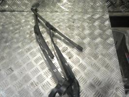 Bras essuie glace avant