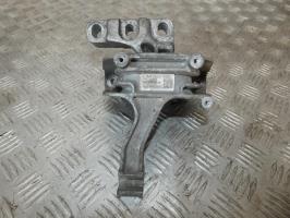 Support moteur gauche