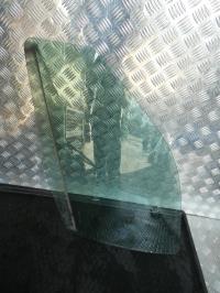Vitre avant gauche