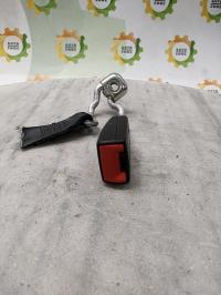 Attache ceinture arriere droit