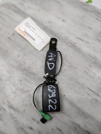Attache ceinture avant droit