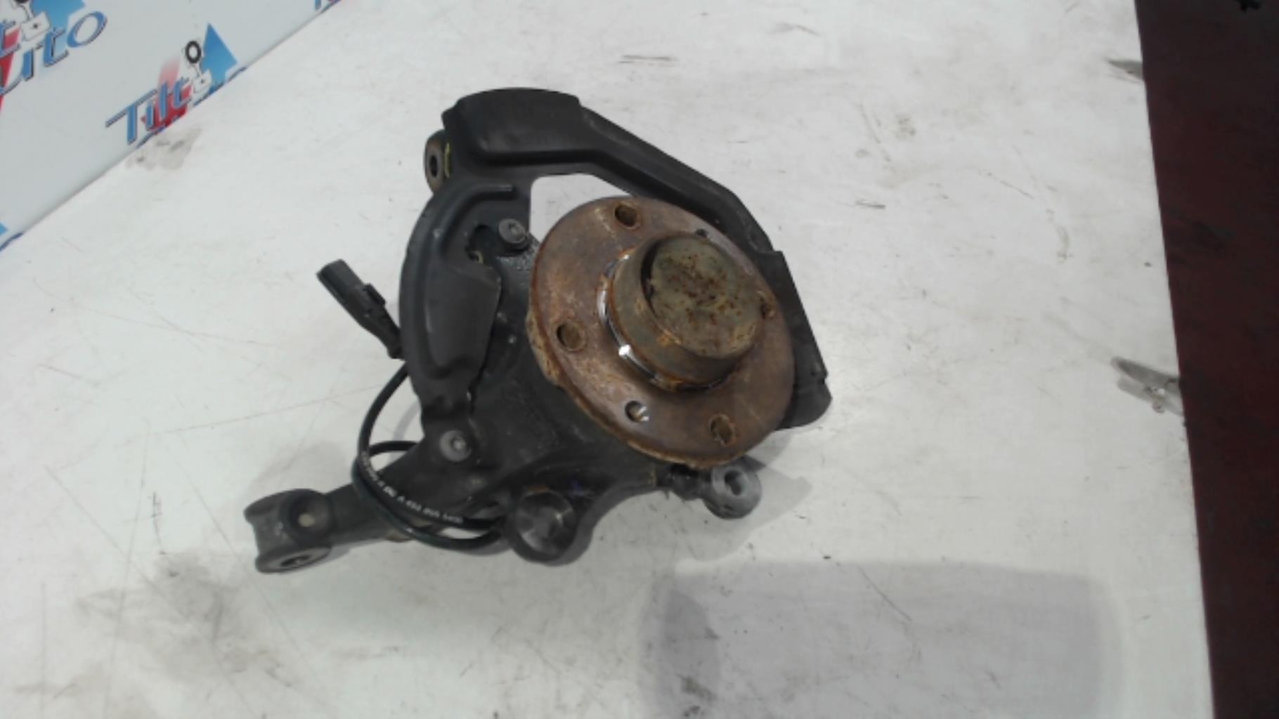 Moyeu avant droit RENAULT TWINGO 3 PHASE 1 Essence - 1