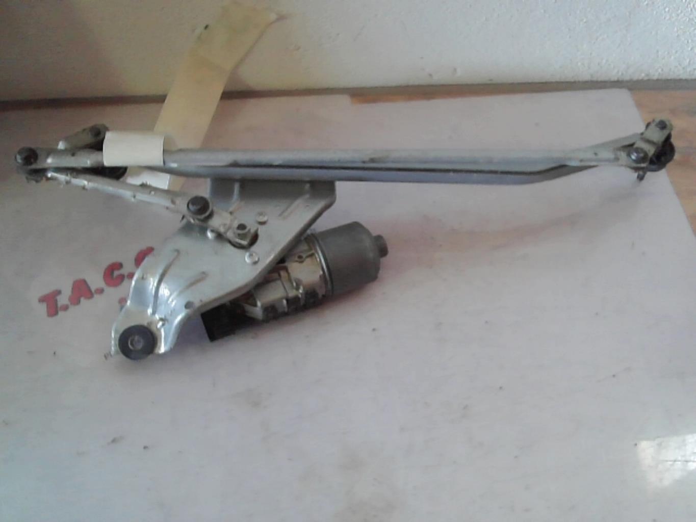 Moteur essuie glace avant