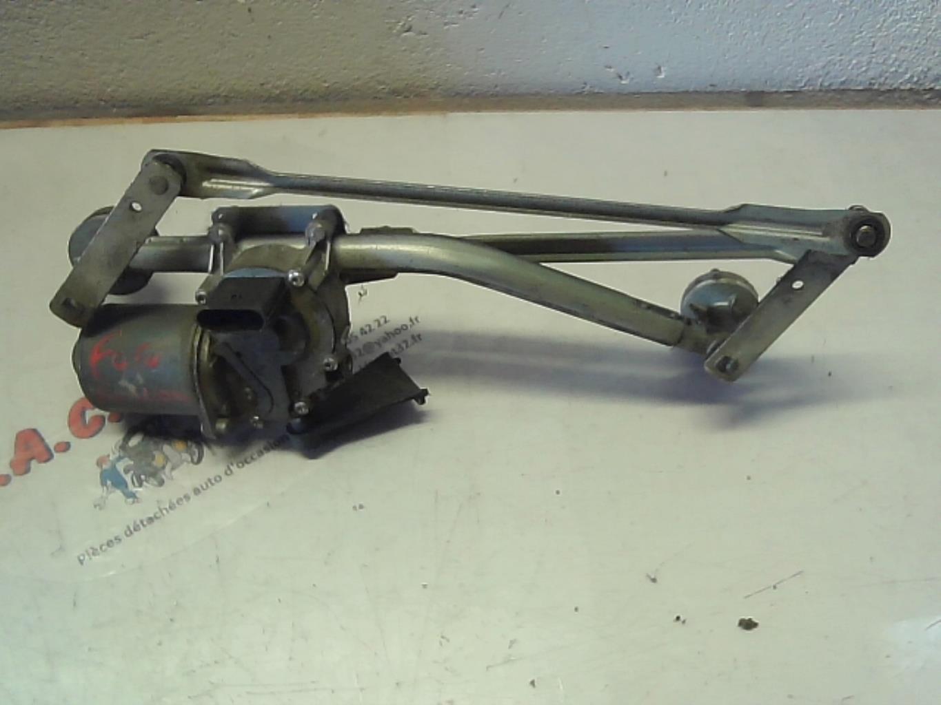 Moteur essuie glace avant