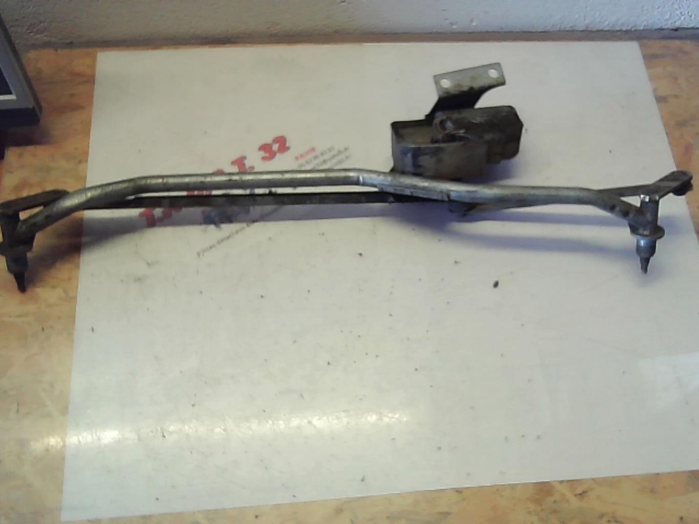 Moteur essuie glace avant