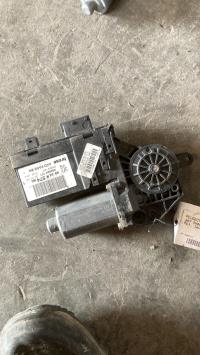 Moteur leve vitre avant gauche