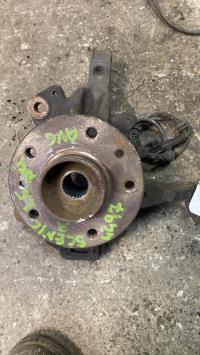 Moyeu avant gauche
