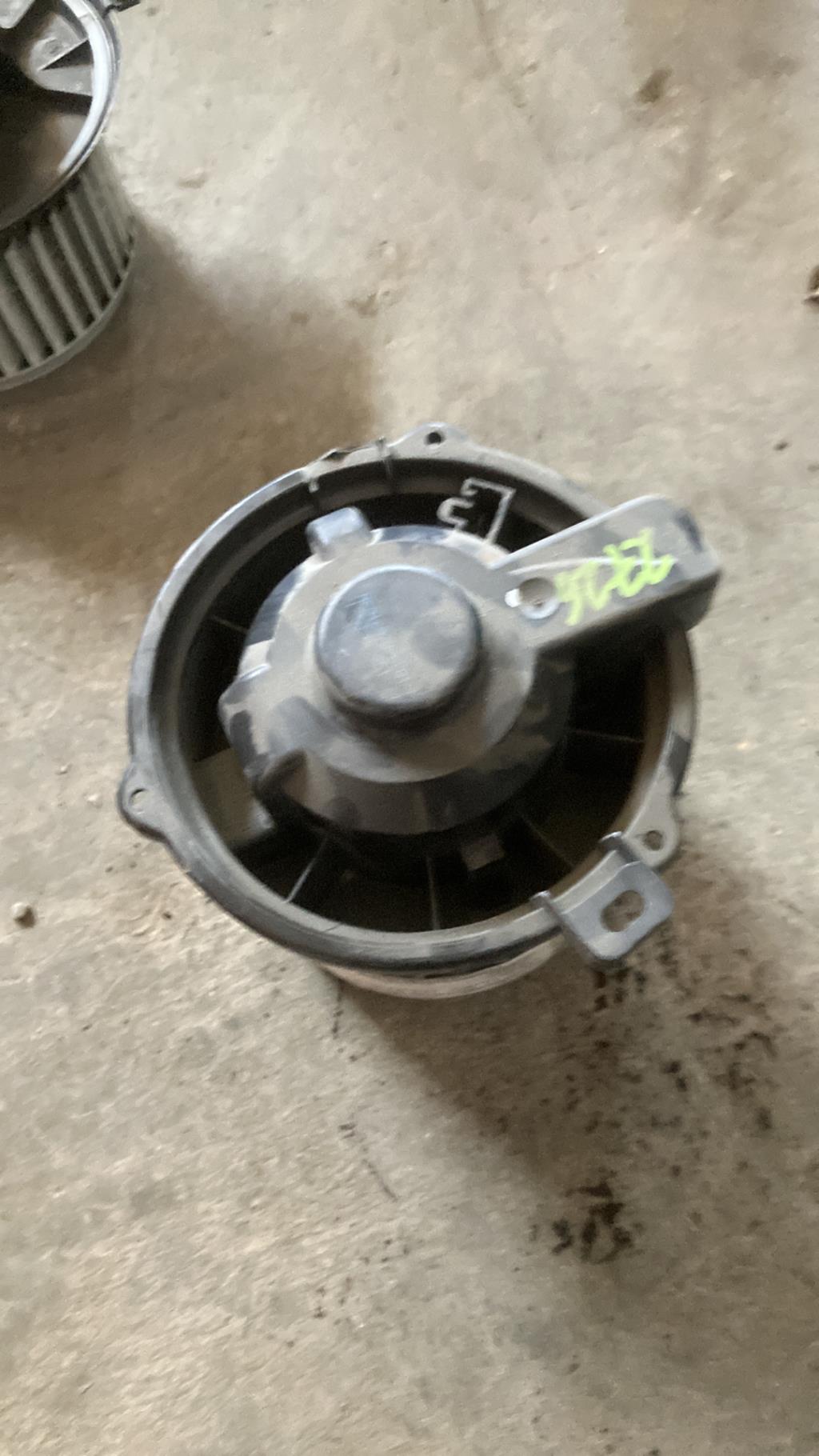 Ventilateur chauffage MITSUBISHI COLT 6 PHASE 1 Diesel - 1