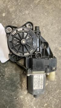 Moteur leve vitre avant gauche