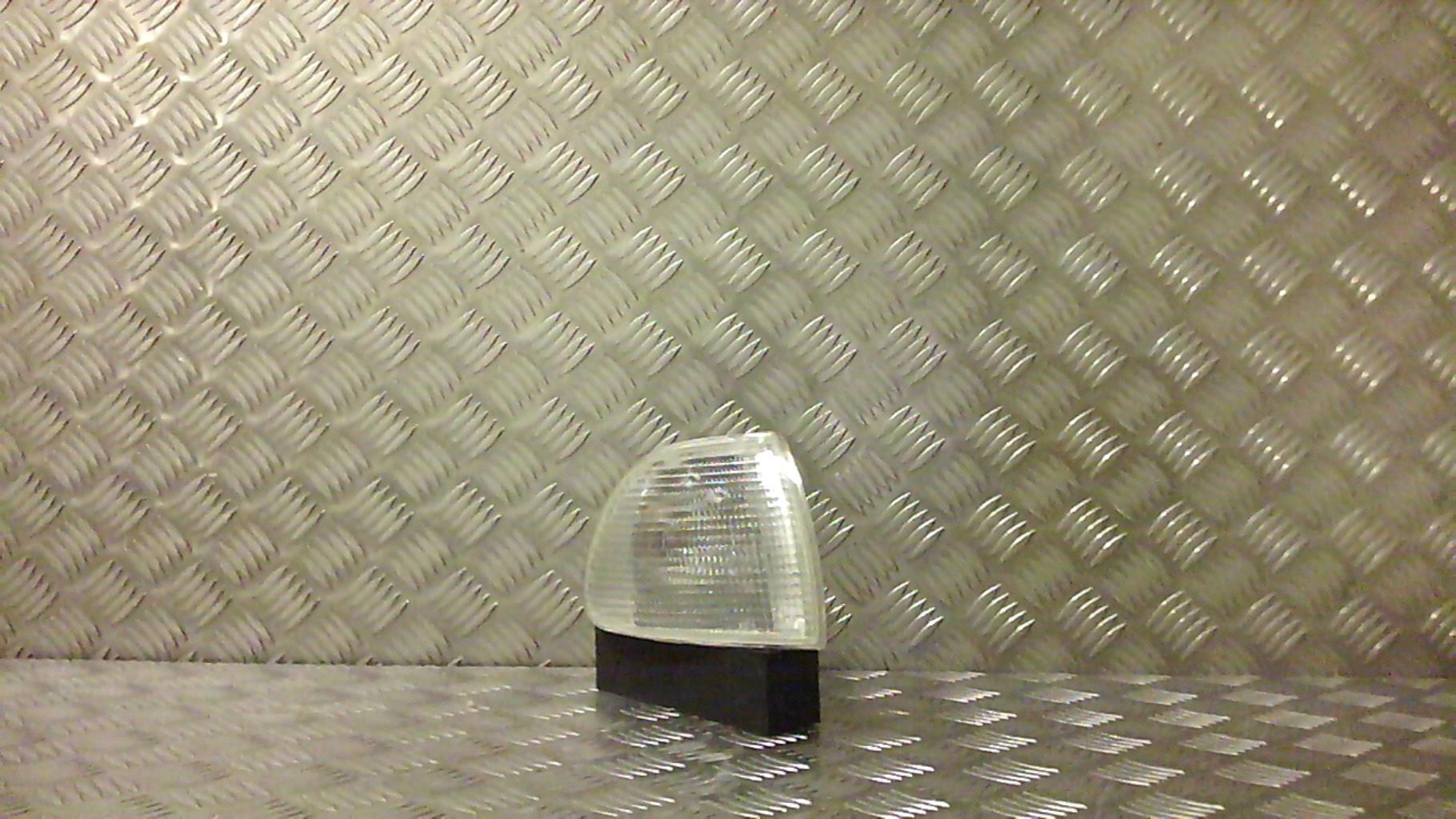Gruppo ottico anteriore secondario destro (luci)(freccia)