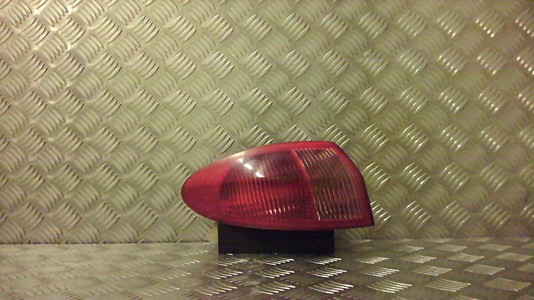Fanale posteriore principale sinistro (luci)