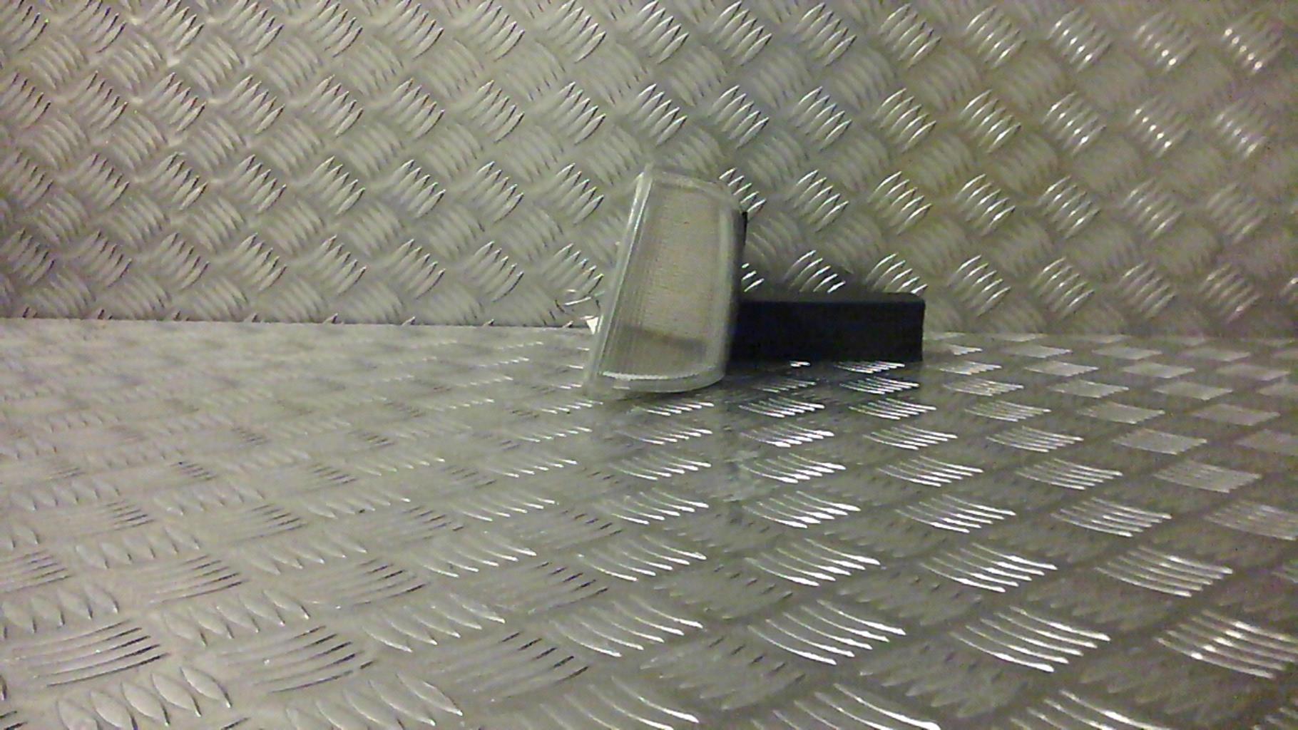 Gruppo ottico anteriore secondario sinistro (luci)(freccia)