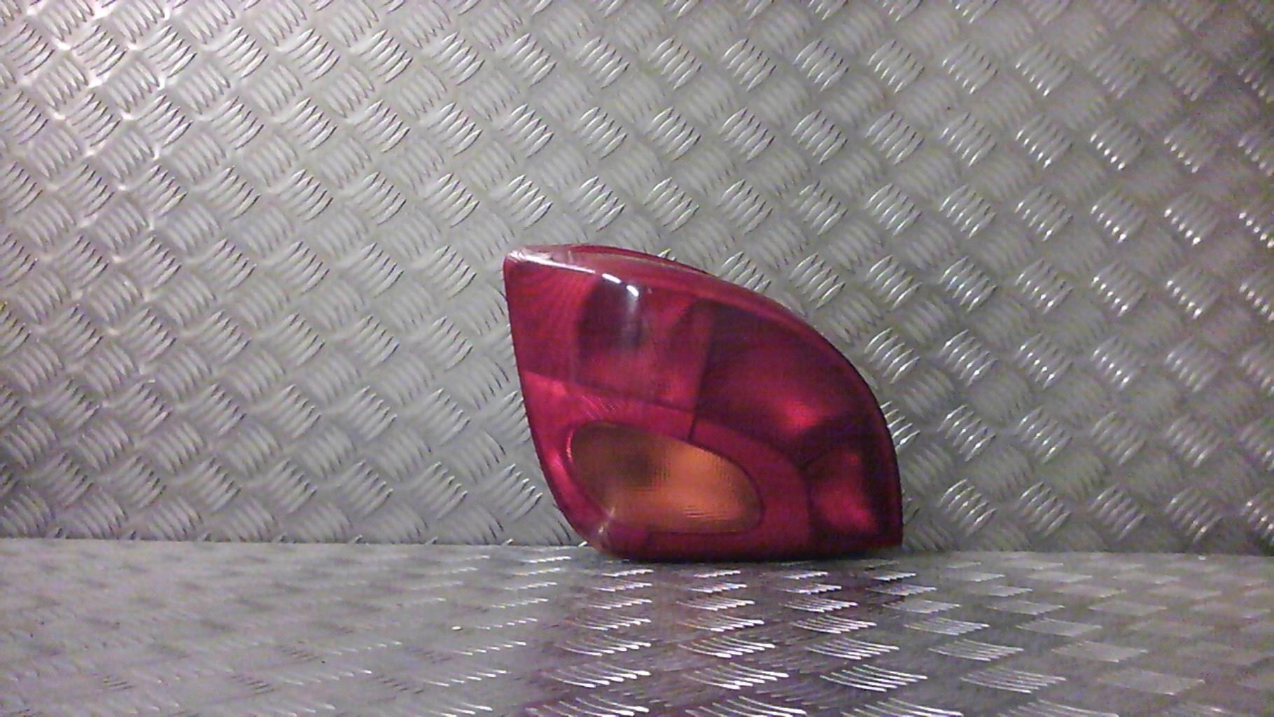 Fanale posteriore principale sinistro (luci)
