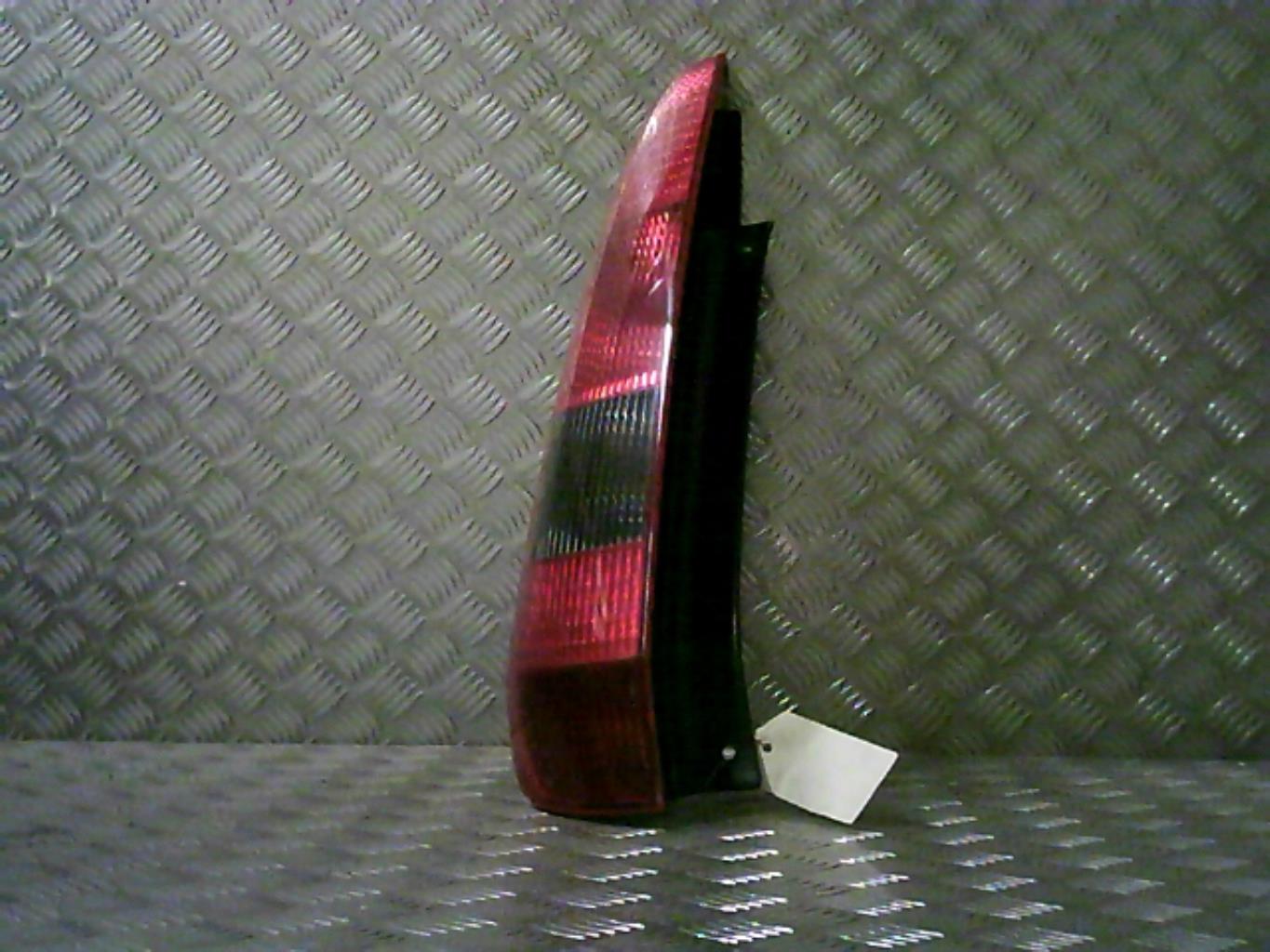 Fanale posteriore principale sinistro (luci)