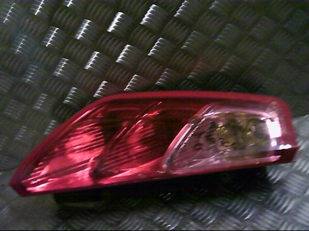 Fanale posteriore principale sinistro (luci)