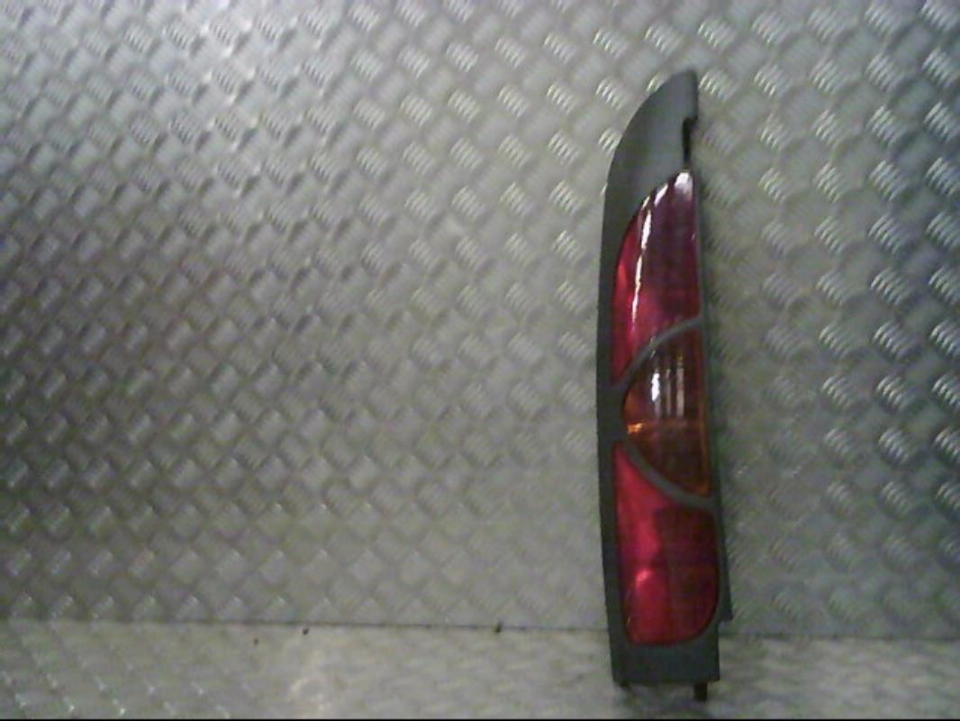 Fanale posteriore principale sinistro (luci)