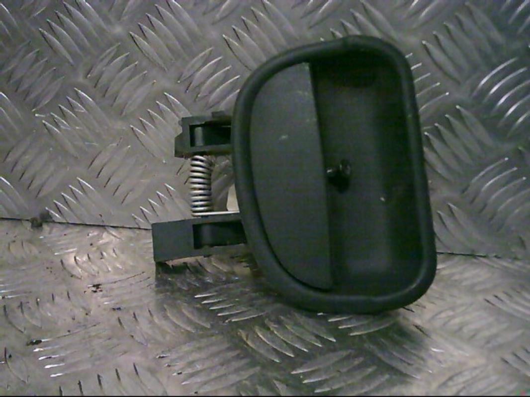 Poignee porte laterale droit