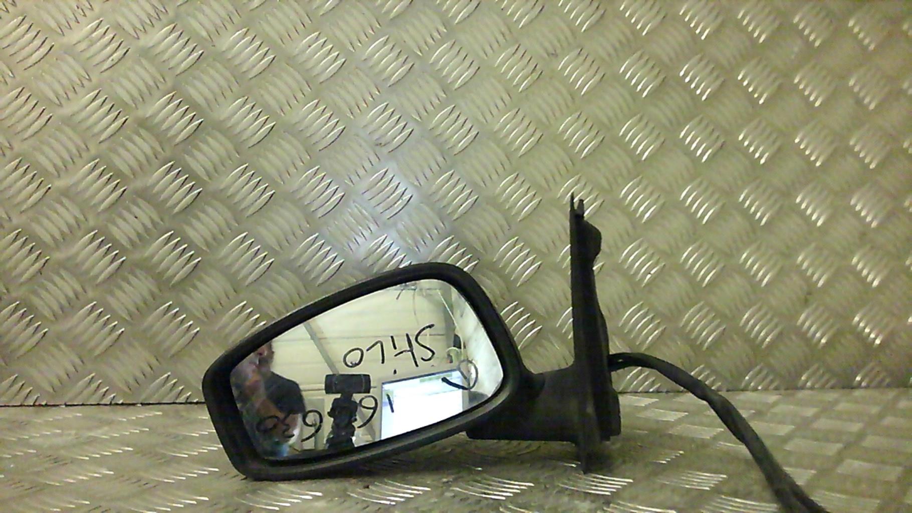 Retrovisor izquierdo