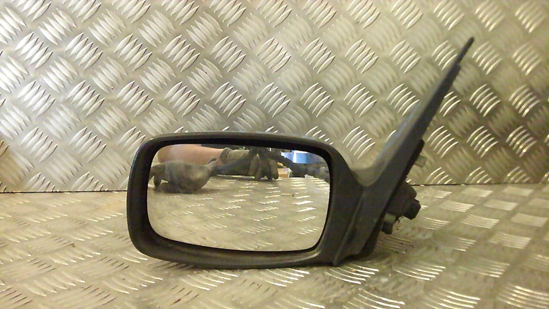 Specchietto retrovisore sinistro